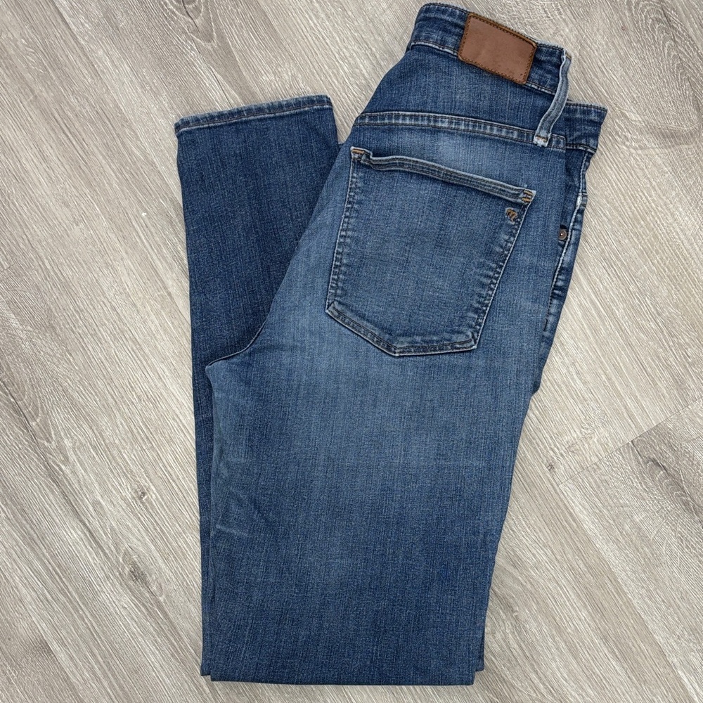 Madewell Women's Straight Leg Jeans in Dark Blue curvy high rise skinny size 30T - Picture 8 of 9